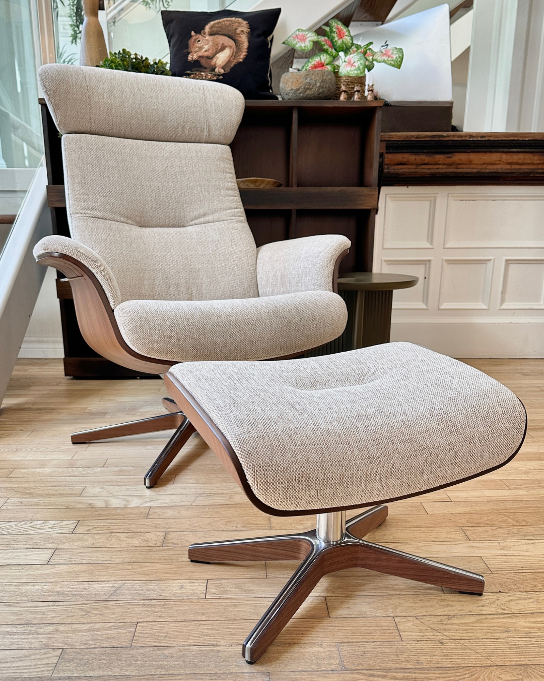 swivel chair,